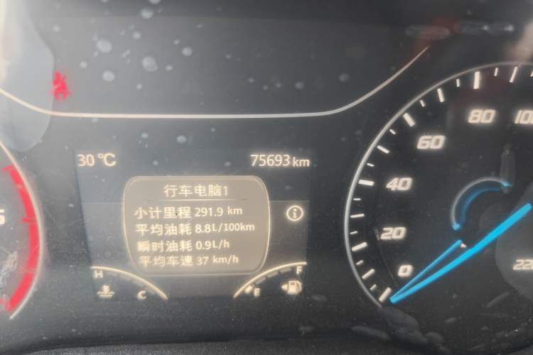 Used JMC Fushun 2022 2.0T Manual Multi-Function Passenger Vehicle Mid-Range High Roof 6-7 Seats Odometer Close Up