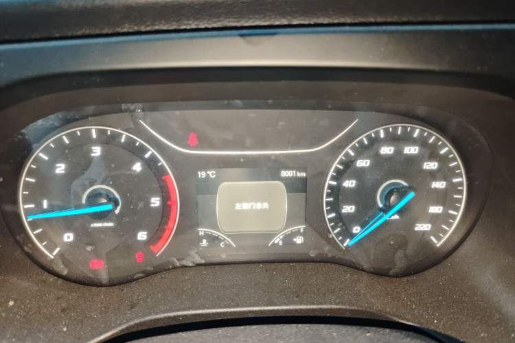 Used JMC Fushun 2022 2.0T Manual Multi-Function Passenger Vehicle Mid-Range High Roof 6-7 Seats Odometer Close Up