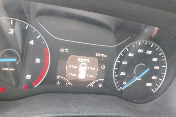 Used JMC Fushun 2022 2.0T Manual Multi-Function Passenger Vehicle Mid-Range High Roof 6-7 Seats Odometer Close Up