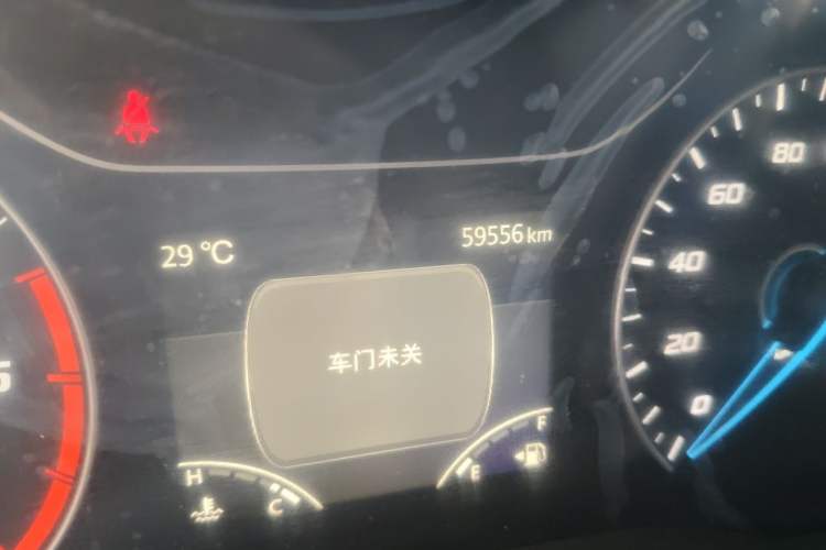 Used JMC Fushun 2022 2.0T Manual Multi-Function Passenger Vehicle Short Wheelbase Low Roof 6-Seater Odometer Close Up