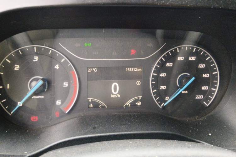 Used JMC Fushun 2022 2.0T Manual Van with Long Wheelbase Mid-Height Roof and 3 Seats Odometer Close Up