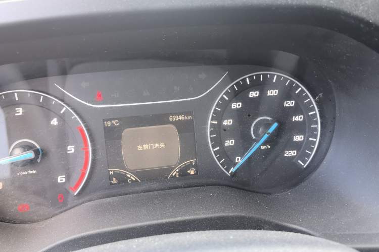 Used JMC Fushun 2022 2.0T Manual Van Short Wheelbase Low Roof 3-Seater Odometer Close Up