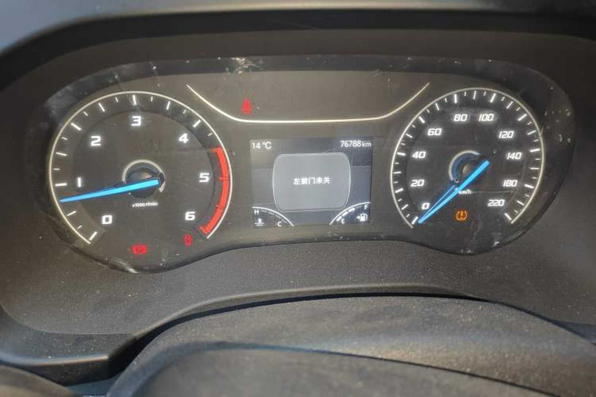 Used JMC Fushun 2022 2.0T Manual Multi-Function Passenger Vehicle Mid-Range High Roof 6-7 Seats Odometer Close Up