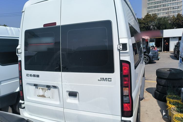 Used JMC Fushun 2022 2.0T Manual Multi-Function Passenger Vehicle Mid-Range High Roof 6-7 Seats Rear