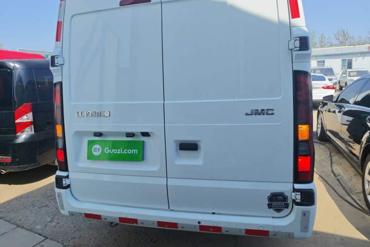 Used JMC Fushun 2022 2.0T Manual Van with Long Wheelbase Mid-Height Roof and 3 Seats Rear