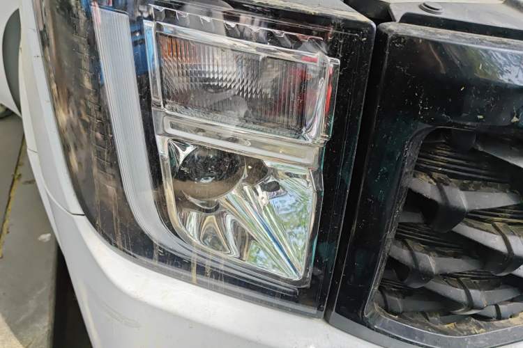 Used JMC Fushun 2022 2.0T Manual Van Long Wheelbase High Roof 3-Seater Right Front Headlight