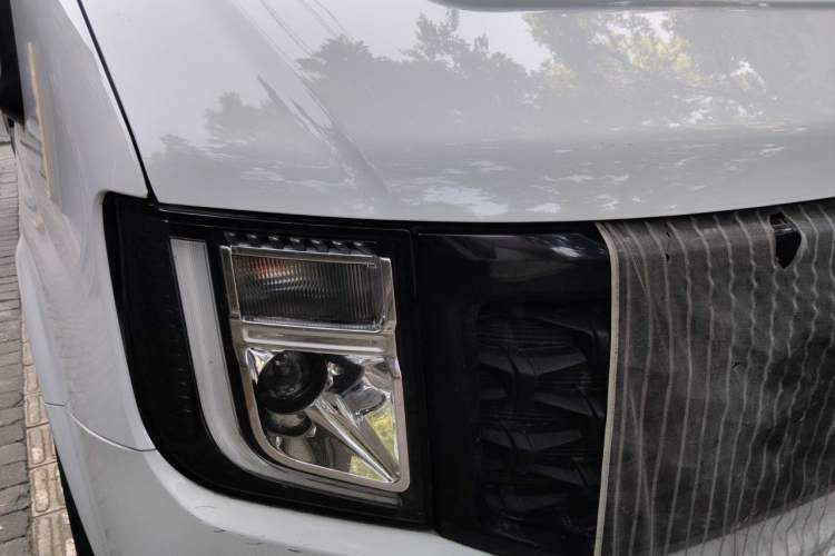 Used JMC Fushun 2022 2.0T Manual Multi-Function Passenger Vehicle Mid-Range High Roof 6-7 Seats Right Front Headlight