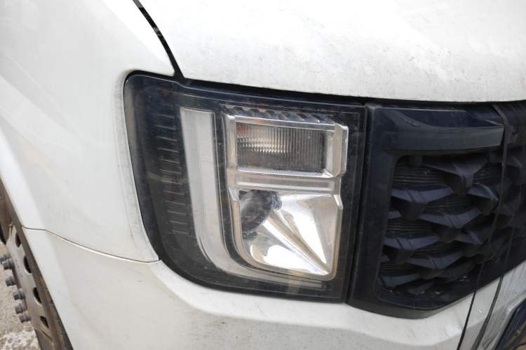 Used JMC Fushun 2022 2.0T Manual Van Long Wheelbase High Roof 3-Seater Right Front Headlight