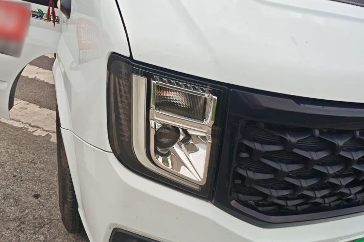 Used JMC Fushun 2022 2.0T Manual Multi-Function Passenger Vehicle Mid-Roof 6-7 Seater Right Front Headlight