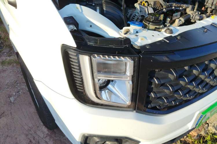 Used JMC Fushun 2022 2.0T Manual Multi-Function Passenger Vehicle Mid-Range High Roof 6-7 Seats Right Front Headlight