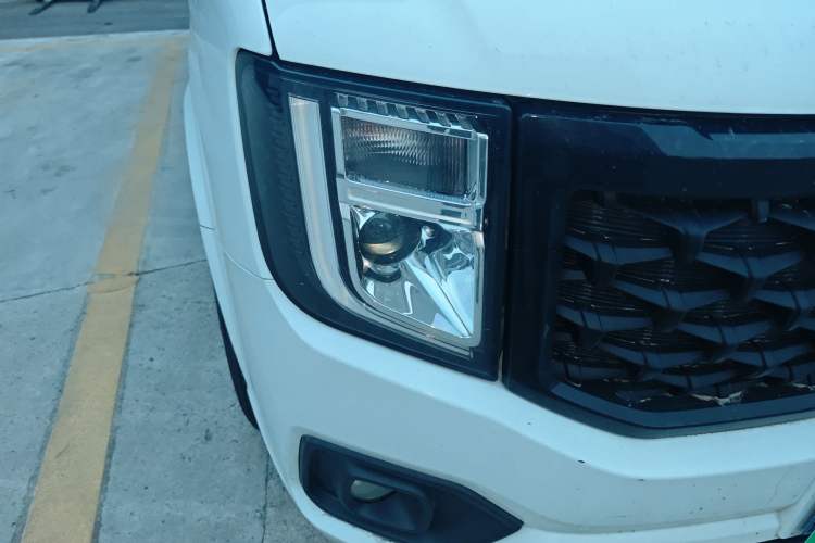 Used JMC Fushun 2022 2.0T Manual Multi-Function Passenger Vehicle Mid-Range High Roof 6-7 Seats Right Front Headlight