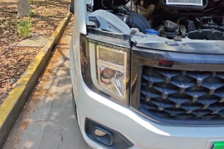 Used JMC Fushun 2022 2.0T Manual Van with Mid-Roof High Roof and 3 Seats Right Front Headlight