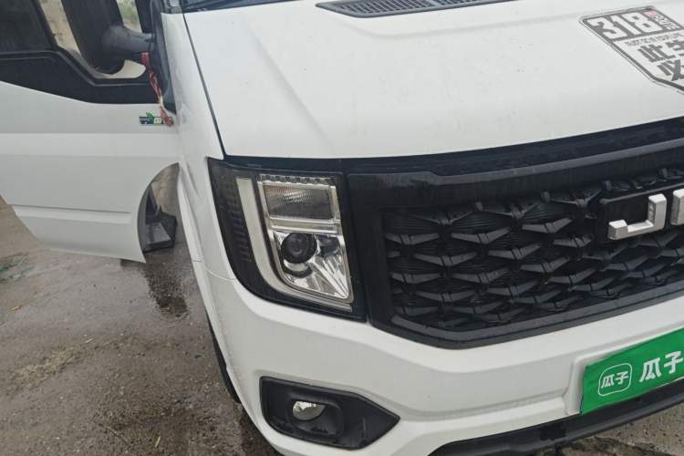 Used JMC Fushun 2022 2.0T Manual Multi-Function Passenger Vehicle Short Wheelbase Mid-Height Roof 6-Seater Right Front Headlight
