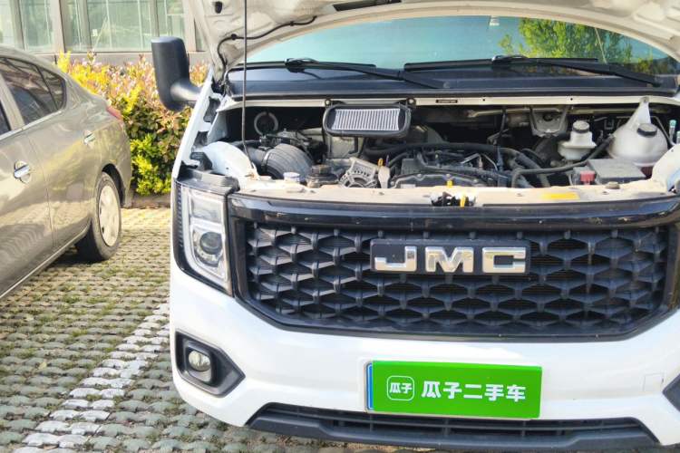 Used JMC Fushun 2022 2.0T Manual Multi-Function Passenger Vehicle Short Wheelbase Mid-Height Roof 6-Seater Right Front Headlight