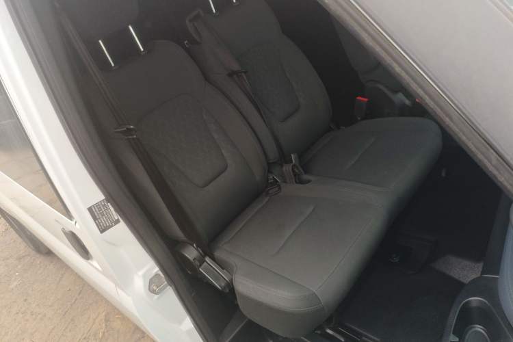 Used JMC Fushun 2022 2.0T Manual Multi-Function Passenger Vehicle Mid-Range High Roof 6-7 Seats Right Front Seat