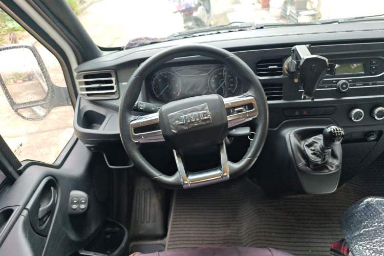 Used JMC Fushun 2022 2.0T Manual Multi-Function Passenger Vehicle Mid-Range High Roof 6-7 Seats Steering Wheel