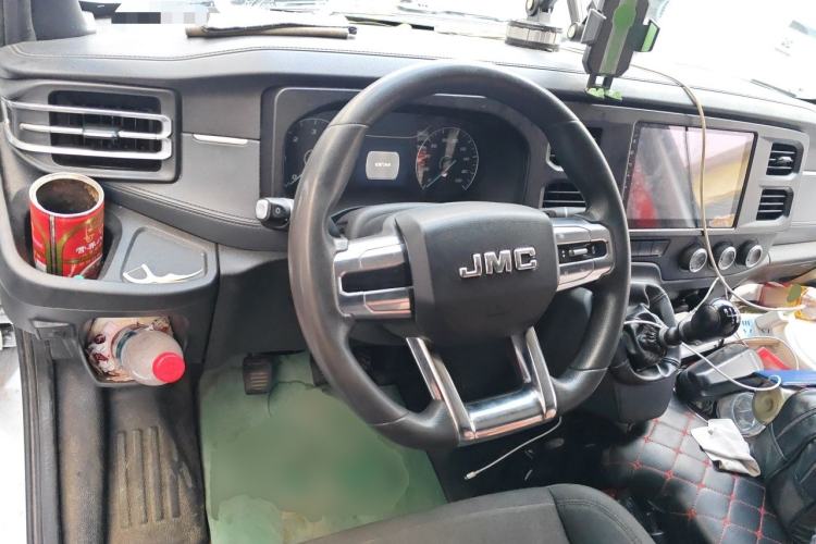 Used JMC Fushun 2022 2.0T Manual Van Long Wheelbase High Roof 3-Seater Steering Wheel