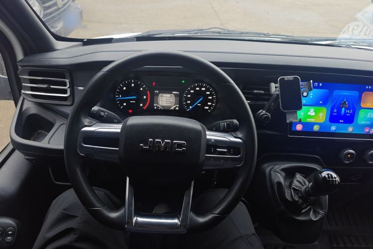 Used JMC Fushun 2022 2.0T Manual Multi-Function Passenger Vehicle Short Wheelbase Low Roof 6-Seater Steering Wheel