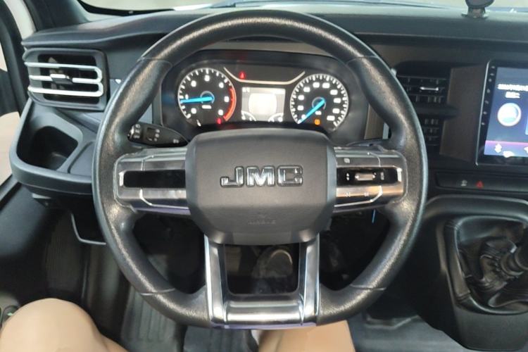 Used JMC Fushun 2022 2.0T Manual Multi-Function Passenger Vehicle Short Wheelbase Mid-Height Roof 6-Seater Steering Wheel