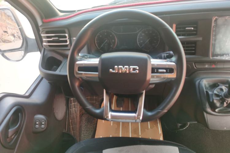 Used JMC Fushun 2022 2.0T Manual Multi-Function Passenger Vehicle Short Wheelbase Low Roof 6-Seater Steering Wheel