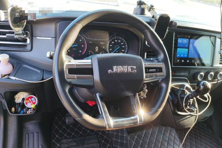 Used JMC Fushun 2022 2.0T Manual Multi-Function Passenger Vehicle Mid-Range High Roof 6-7 Seats Steering Wheel