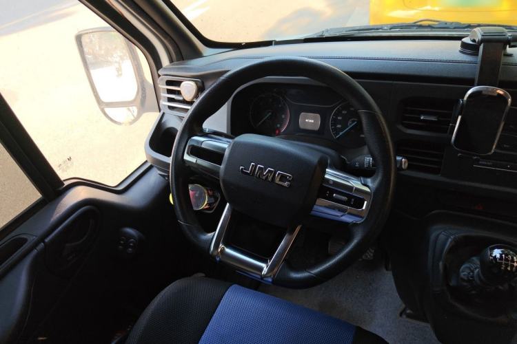 Used JMC Fushun 2022 2.0T Manual Multi-Function Passenger Vehicle Mid-Range High Roof 6-7 Seats Steering Wheel