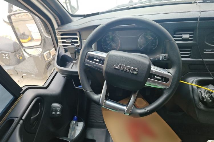Used JMC Fushun 2022 2.0T Manual Multi-Function Passenger Vehicle Short Wheelbase Mid-Height Roof 6-Seater Steering Wheel
