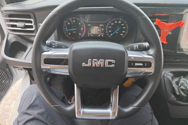 Used JMC Fushun 2022 2.0T Manual Multi-Function Passenger Vehicle Mid-Range High Roof 6-7 Seats Steering Wheel