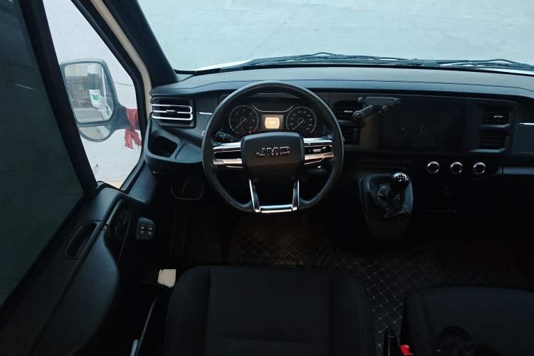 Used JMC Fushun 2022 2.0T Manual Multi-Function Passenger Vehicle Mid-Range High Roof 6-7 Seats Steering Wheel