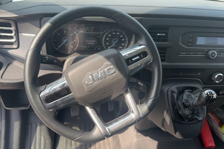 Used JMC Fushun 2022 2.0T Manual Multi-Function Passenger Vehicle Short Wheelbase Mid-Height Roof 6-Seater Steering Wheel