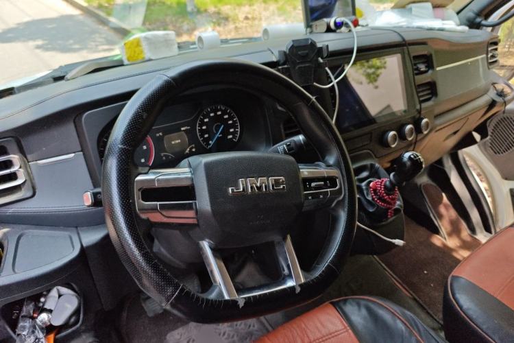 Used JMC Fushun 2022 2.0T Manual Van with Mid-Roof High Roof and 3 Seats Steering Wheel