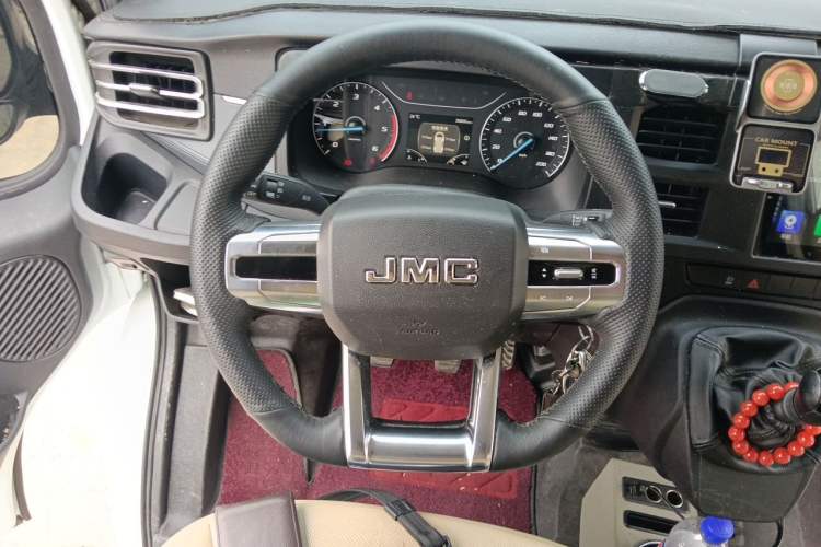 Used JMC Fushun 2022 2.0T Manual Multi-Function Passenger Vehicle Short Wheelbase Mid-Height Roof 6-Seater Steering Wheel