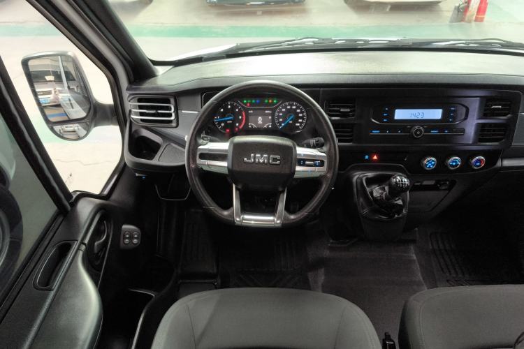 Used JMC Fushun 2022 2.0T Manual Multi-Function Passenger Vehicle Short Wheelbase Mid-Height Roof 6-Seater Steering Wheel