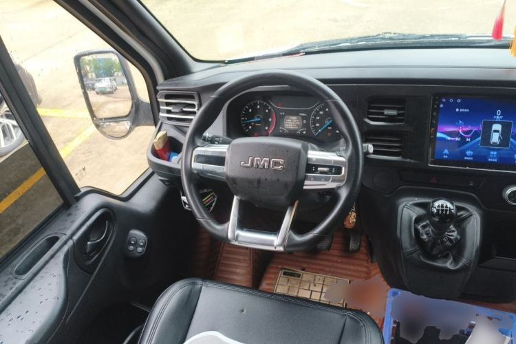 Used JMC Fushun 2022 2.0T Manual Multi-Function Passenger Vehicle Mid-Roof 6-7 Seater Steering Wheel