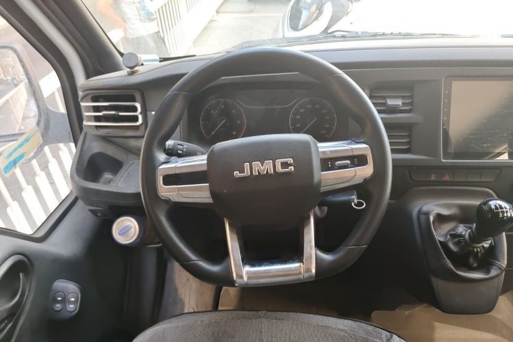 Used JMC Fushun 2022 2.0T Manual Multi-Function Passenger Vehicle Short Wheelbase Low Roof 6-Seater Steering Wheel