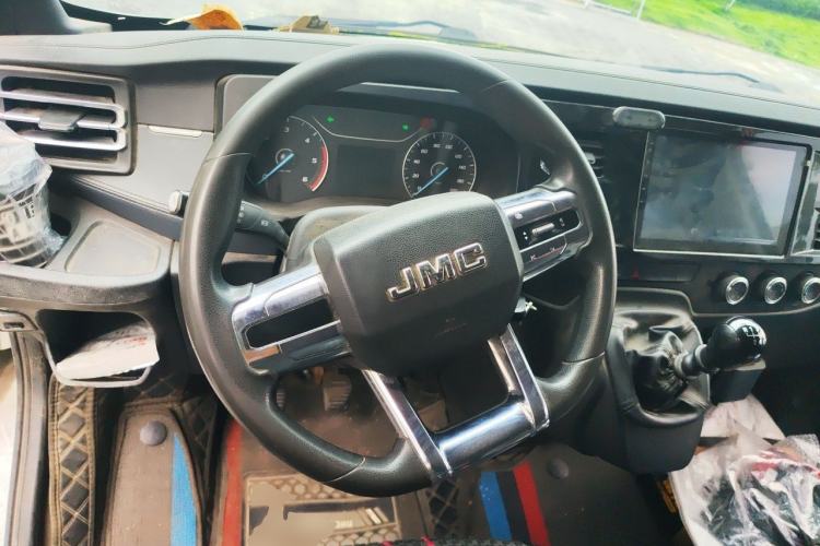 Used JMC Fushun 2022 2.0T Manual Multi-Function Passenger Vehicle Short Wheelbase Mid-Height Roof 6-Seater Steering Wheel