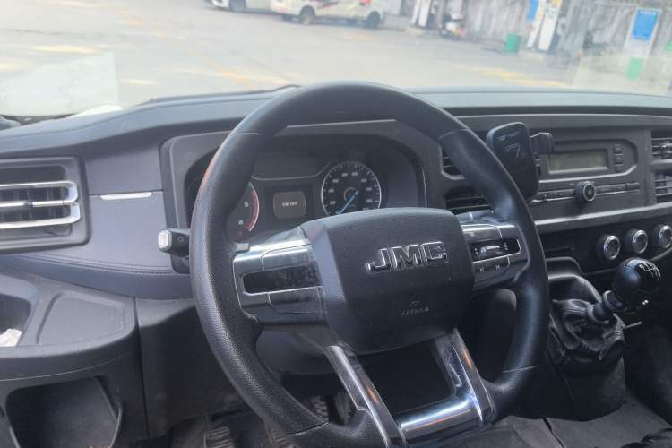 Used JMC Fushun 2022 2.0T Manual Van Short Wheelbase Low Roof 3-Seater Steering Wheel