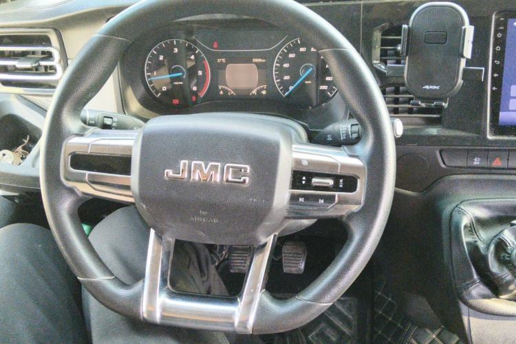 Used JMC Fushun 2022 2.0T Manual Multi-Function Passenger Vehicle Short Wheelbase Mid-Height Roof 6-Seater Steering Wheel