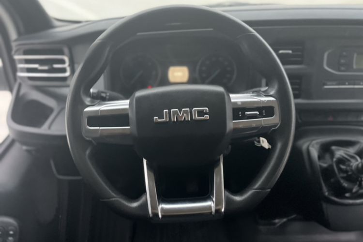 Used JMC Fushun 2022 2.0T Manual Multi-Function Passenger Vehicle Short Wheelbase Mid-Height Roof 6-Seater Steering Wheel