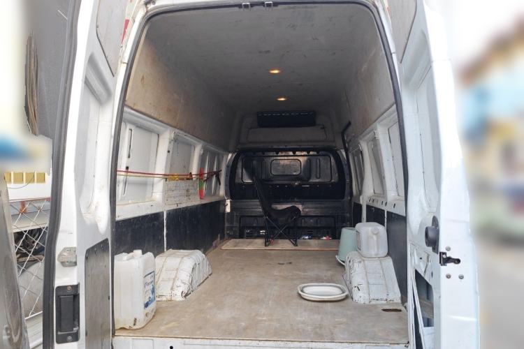 Used JMC Fushun 2022 2.0T Manual Van Long Wheelbase High Roof 3-Seater Trunk
