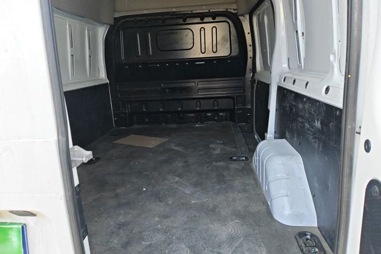 Used JMC Fushun 2022 2.0T Manual Van Short Wheelbase Mid-Height Roof 3-Seater Trunk
