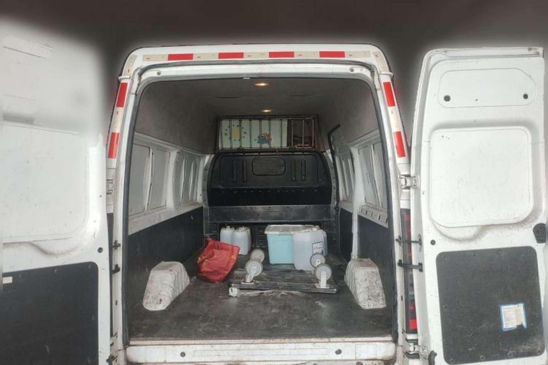 Used JMC Fushun 2022 2.0T Manual Van with Mid-Roof High Roof and 3 Seats Trunk