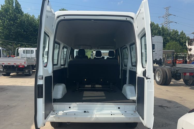 Used JMC Fushun 2022 2.0T Manual Multi-Function Passenger Vehicle Short Wheelbase Mid-Height Roof 6-Seater Trunk