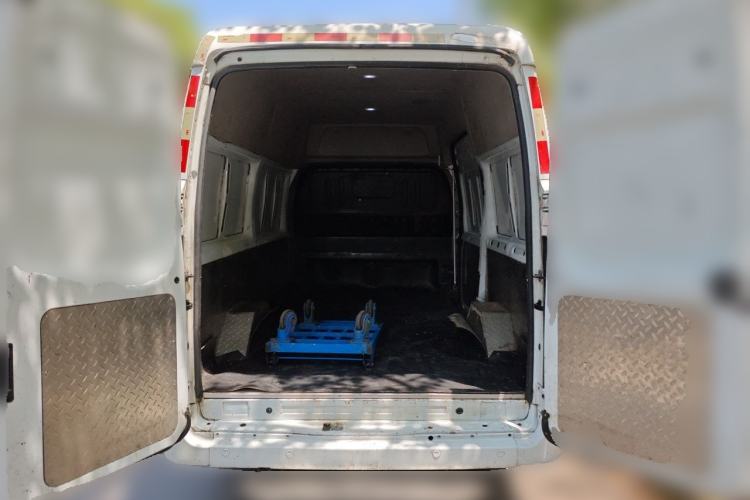 Used JMC Fushun 2022 2.0T Manual Van with Mid-Roof High Roof and 3 Seats Trunk