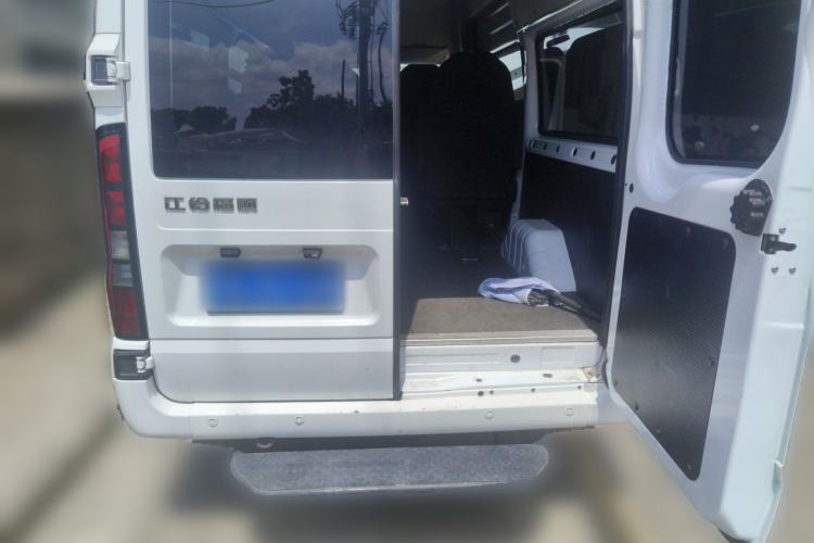 Used JMC Fushun 2022 2.0T Manual Multi-Function Passenger Vehicle Mid-Range High Roof 6-7 Seats Trunk