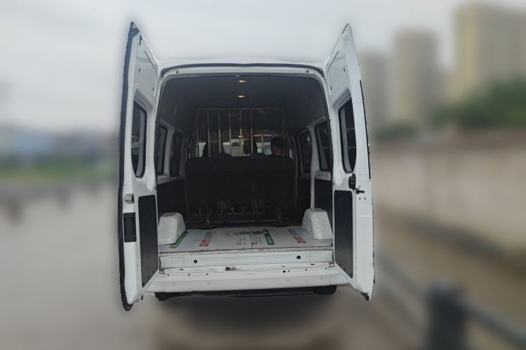 Used JMC Fushun 2022 2.0T Manual Multi-Function Passenger Vehicle Short Wheelbase Mid-Height Roof 6-Seater Trunk