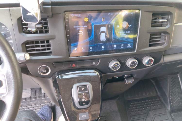 Used JMC Fushun 2023 2.0T Automatic Diesel Long-Wheelbase Mid-Roof Business Van with Rear Dual Tires 6–9 Seats Audio And AC Panel