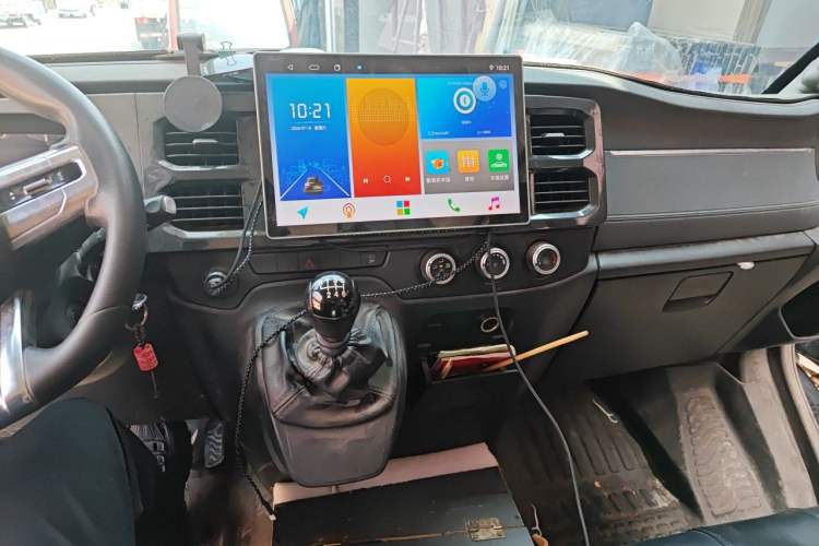 Used JMC Fushun 2023 2.0T Manual Mid-Drive Mid-Roof Commercial Multi-Purpose 7-Seater Passenger Vehicle Audio And AC Panel