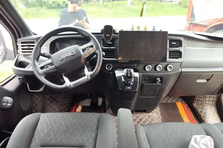 Used JMC Fushun 2023 2.0T Automatic Short-Wheelbase Low-Roof Commercial & Multi-Purpose Passenger Vehicle 6-Seater with Dual-Opening Tailgate Center Console