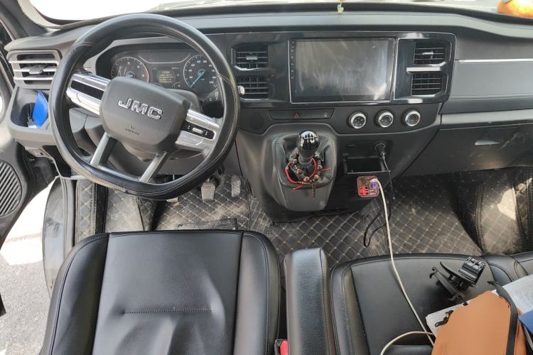 Used JMC Fushun 2023 2.0T Manual Short Wheelbase Mid-Height Passenger Version Business-Class 7-Seater (Non-Commercial) Center Console